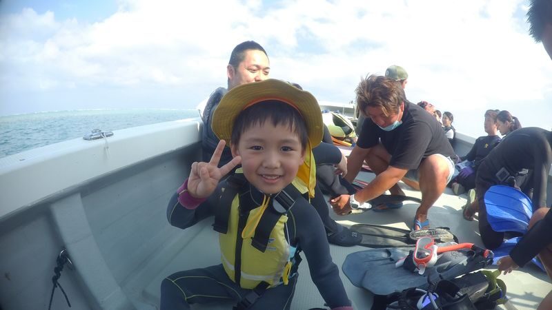 Onna Village Blue Cave Kids Snorkeling (Ages 1 and up OK) (Unlimited Photos & Videos, Free Parking & Shower) - A photo service that saves you from juggling a camera