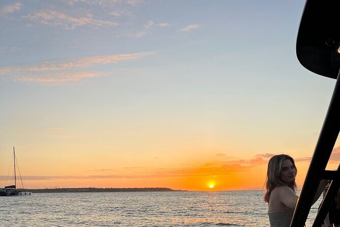 Open bar sunset party in the bay sharing with natives - Key Points