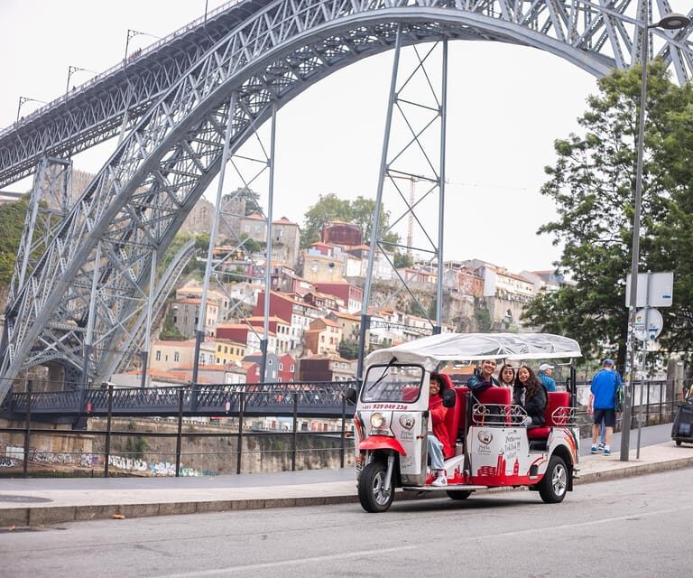 Oporto Tuk Tuk Tour: Among bridges and mysteries - 1.30h - Analyzing the Value