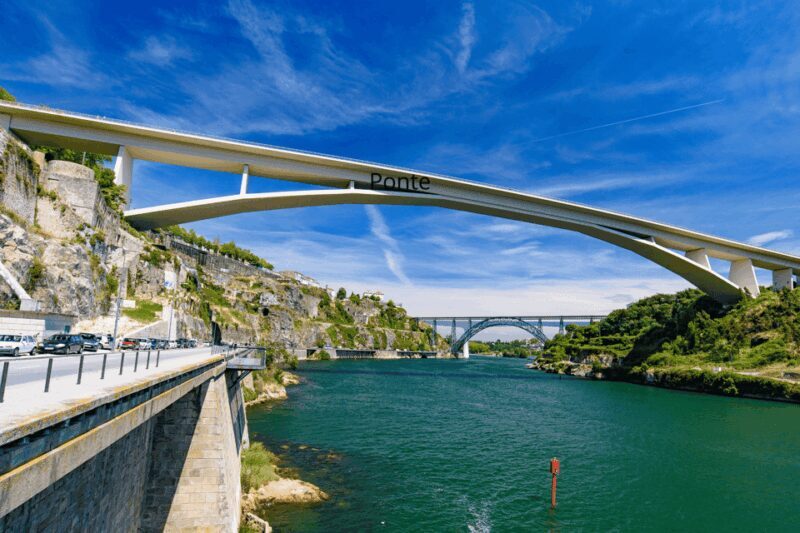 Oporto Tuk Tuk Tour: Among bridges and mysteries - 1.30h - FAQs
