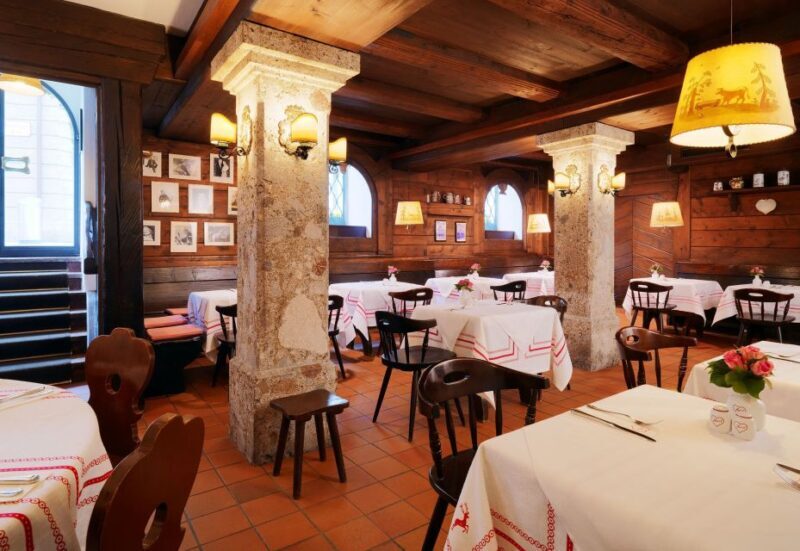 Original Sound of Music Tour with Schnitzel + Noodles - Discover the Magic of Salzburg with the Original Sound of Music Tour and a Traditional Schnitzel Feast