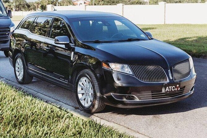 Orlando Airport MCO to Port Canaveral Luxury Sedan - Starting Off: A Private, Luxurious Ride with Personal Touches