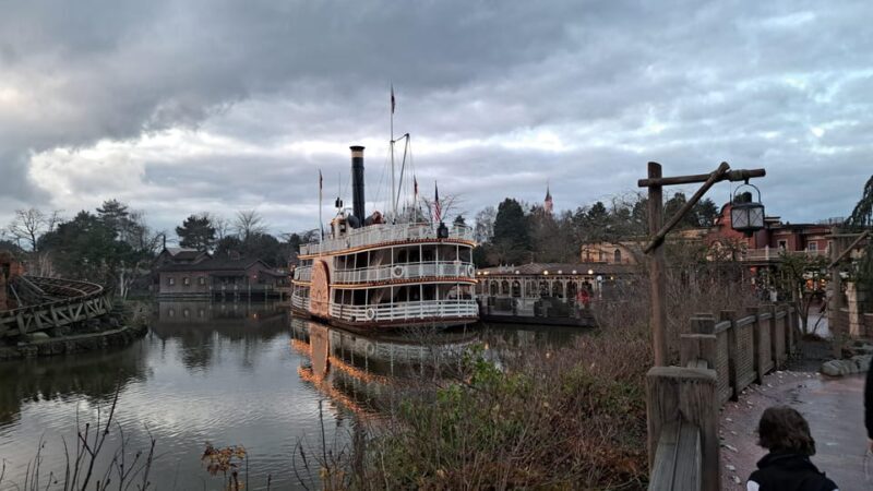 Orlando: Disneyworld and Universal Studios Personal Planner - A Detailed Look at the Orlando: Disneyworld and Universal Studios Personal Planner