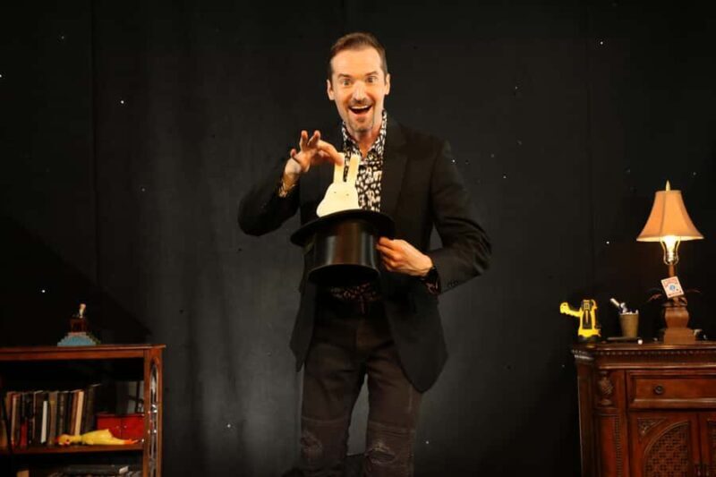 Orlando: The Outta Control Magic Dinner Show - Orlando: The Outta Control Magic Dinner Show