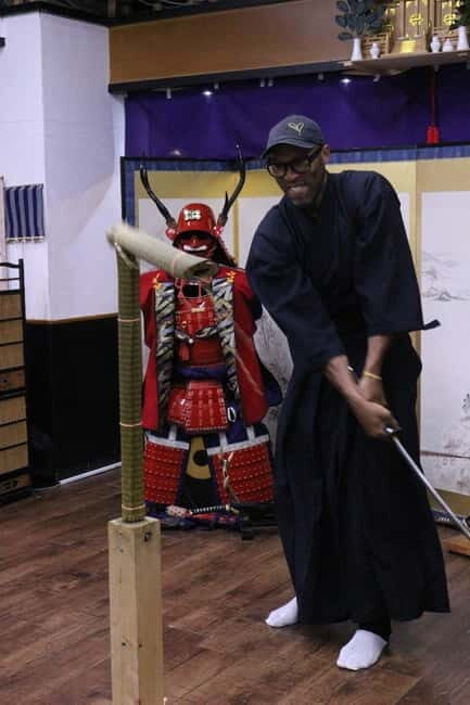 Osaka: 90-Minute Samurai Armor & Sword Lesson near Castle - The Sum Up