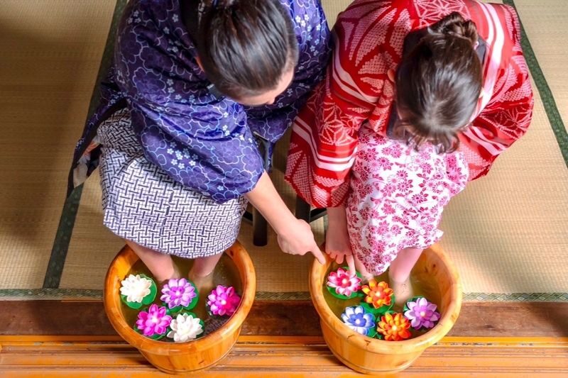 Osaka: Aroma Massage with Bamboo stick at the Temple - Foot bath before the massage