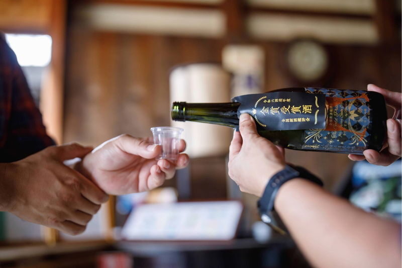 Osaka: Award-Winning Sake Brewery Tour & Tasting Experience - Two packages, and a large price difference
