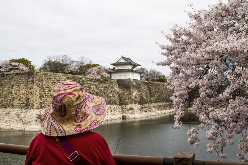 Osaka Castle 3 hours Historical Walking Tour - Taiyo-no-Hiroba and the park’s everyday life