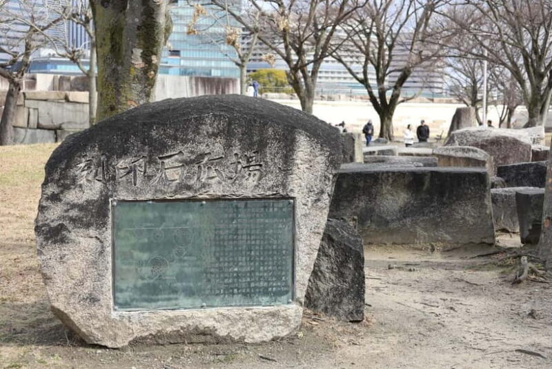 Osaka Castle Private Guided Tours in Samurai Armor - Osaka Castle Private Guided Tours in Samurai Armor