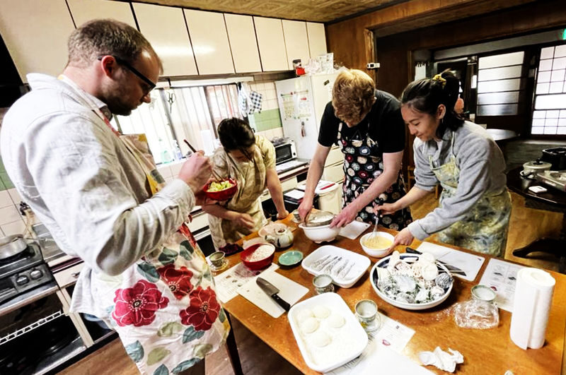 Osaka Cooking Class: Crispy Tempura Donburi & Miso soup - Step by step, with room to learn