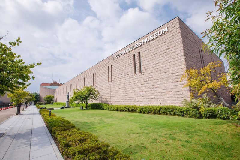 Osaka: Cup Noodles Museum & Gourmet Tour - Making your own My CUPNOODLES