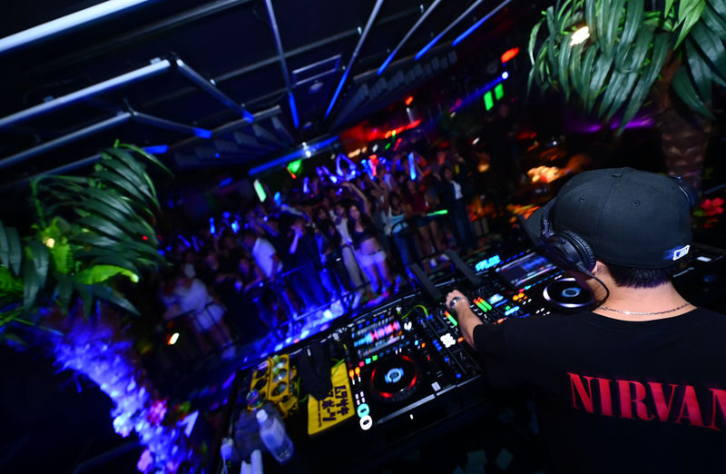 Osaka Dotonbori: GIRAFFE Nightclub Admission Ticket / VIP(For Foreigners only) - A Dotonbori night that starts at 10 PM