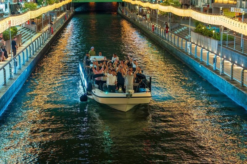 Osaka Dotonbori Naniwa Sightseeing Boat - A short route with a clear highlight