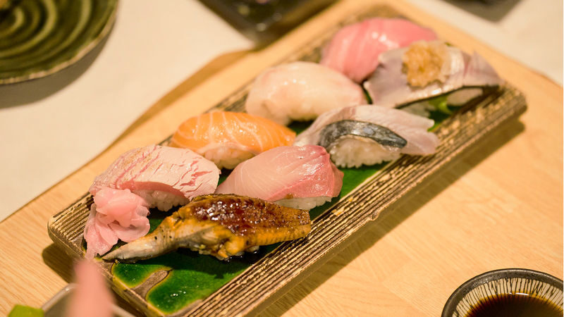 Osaka: Guided Food Tour with 12 Dishes and 2 Drinks - Guides make the difference between a meal and a tour
