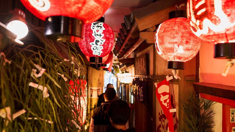 Osaka: Guided Food Tour with 12 Dishes and 2 Drinks - Shared plates, group size, and the practical trade-offs