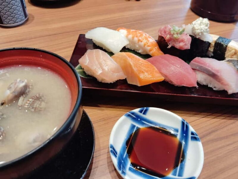 Osaka: Kuromon Market 1.5-Hour Seafood & Street Food Tour - Key Points