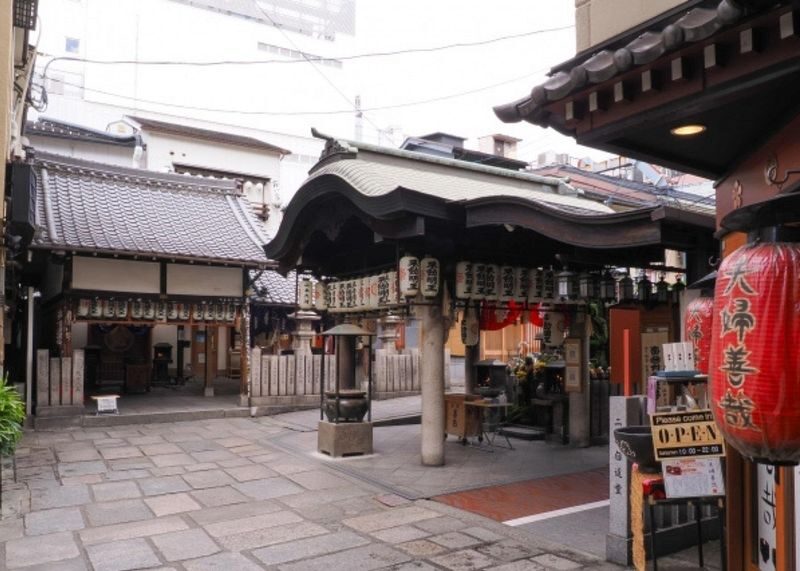 Osaka Kuromon Market Dotonbori Half-Day Small Group Food Tour - How the walk feels, and why the guide matters