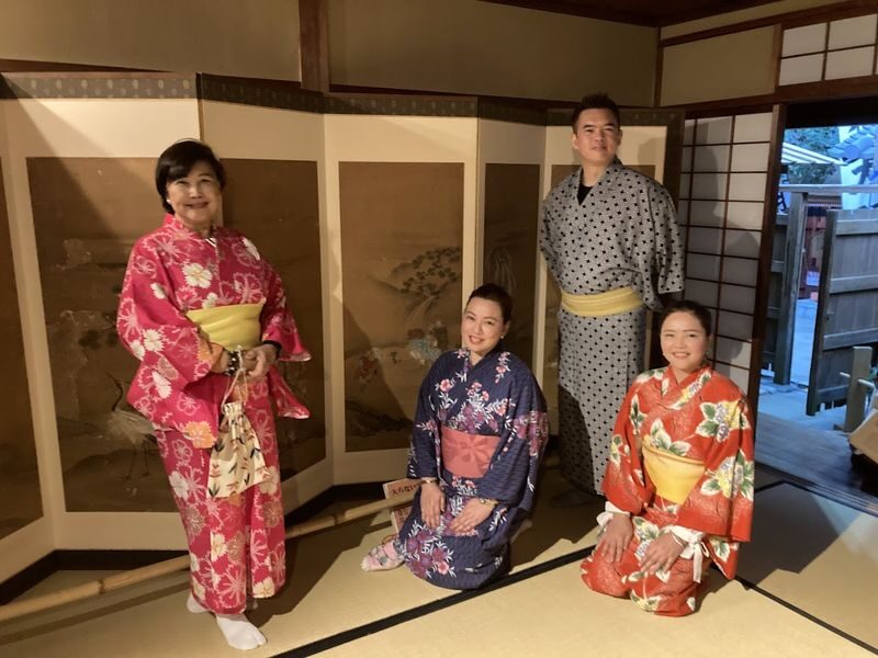 Osaka Private City Exploration Day Tour: Best Cultural Highlights - Dotonbori and Shinsaibashi: neon, photos and lunch