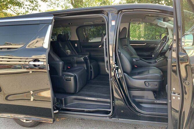 Osaka private transfer for Kansai Airport (KIX) - The Vehicle: Comfort and Convenience