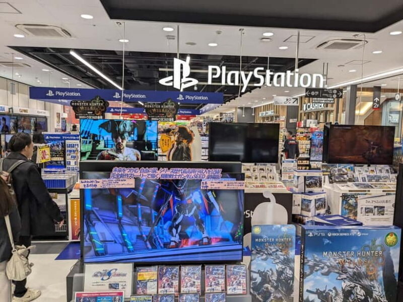 Osaka: Retro & Modern Gaming Adventure in Nipponbashi - Key Points