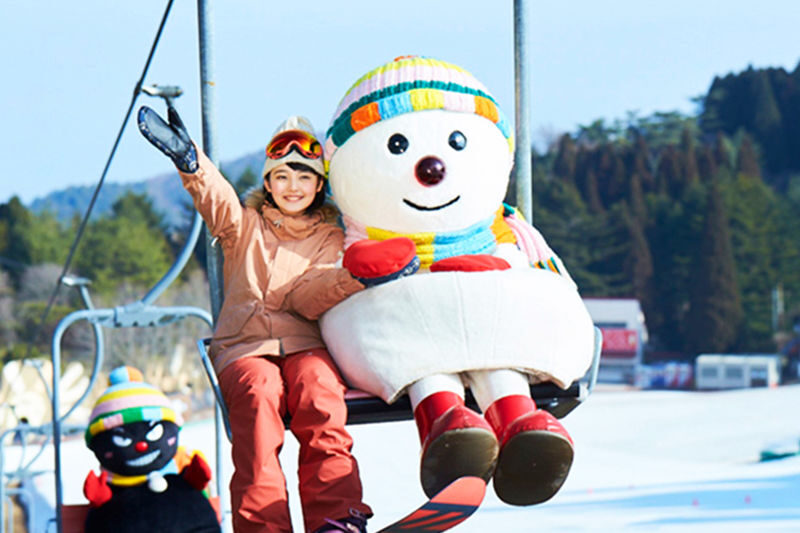 Osaka Rokko Mountain Ski Park and Arima Onsen Guided Tour - Two stops, two kinds of winter day