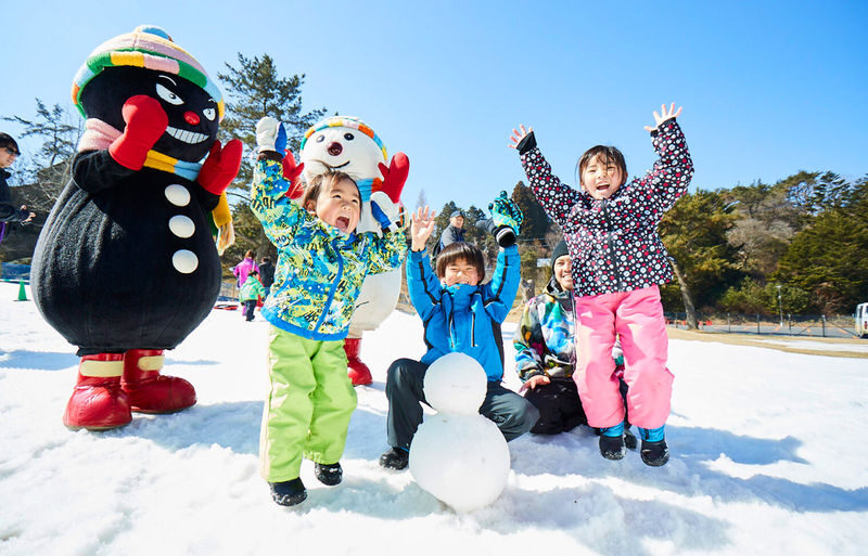 Osaka Rokko Mountain Ski Park and Arima Onsen Guided Tour - Playing in the snow, at your own pace