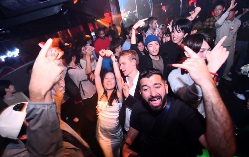 Osaka Shinsaibashi: CRAZY LAND by CHEVAL Nightclub Admission Ticket - The appeal of CRAZY LAND’s eight-meter ceiling