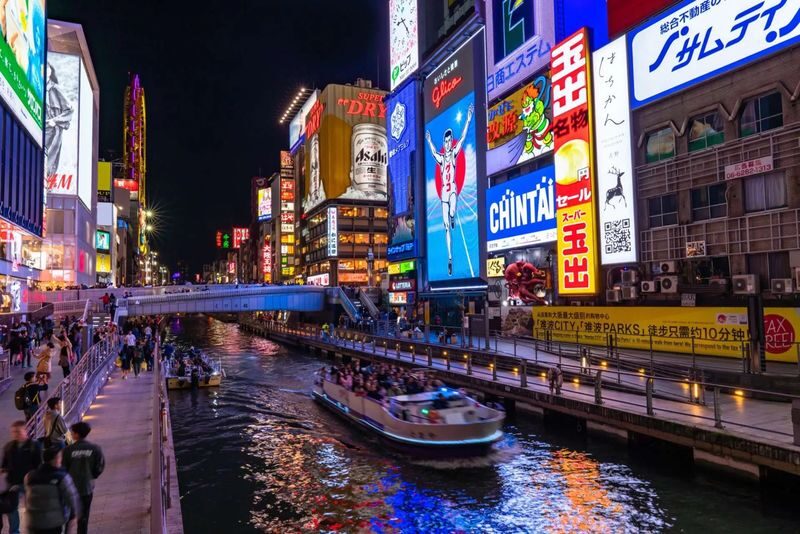 Osaka Shinsaibashi: CRAZY LAND by CHEVAL Nightclub Admission Ticket - Choosing between a drink ticket and VIP