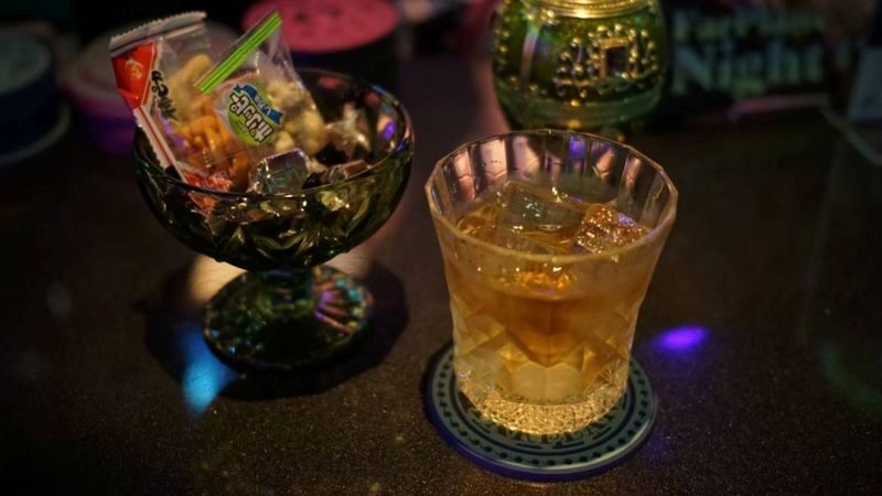 Osaka Shinsaibashi: FARPLANE PARCO BAR Admission Ticket with drink(For Foreign) - Choosing a drink, including non-alcoholic options