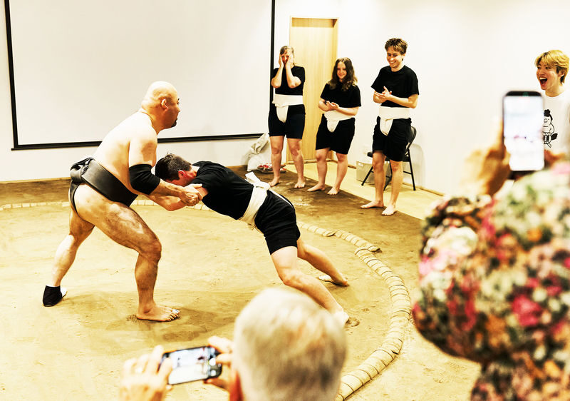 Osaka: Sumo Experience with Live Show & Audience Challenge - Getting to Hanazonocho Station