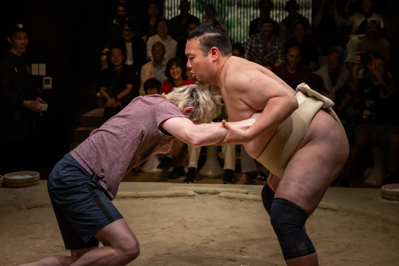 OSAKA Sumo Live Match show Experience with salt-throwing Challenge! - A sumo ring close enough to hear