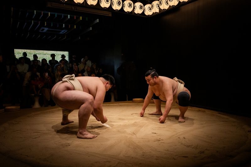 OSAKA Sumo Live Match show Experience with salt-throwing Challenge! - From sumo customs to live bouts