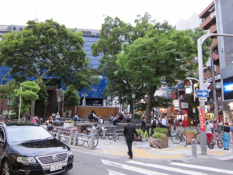 Osaka: Tsutenkaku - Namba - Dotombori (Spanish Guide) - Exploring Osaka: A City of Contrasts