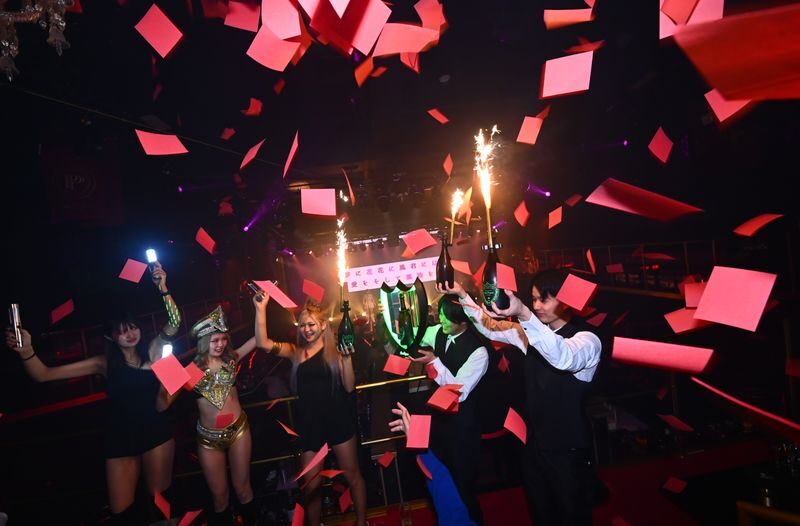 Osaka Umeda: PICCADILLY Live Show & Nightclub & Shisha | VIP Package - What the night is likely to feel like