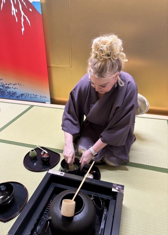 Osaka Umeda Tea Room Japanese Traditional Tea Ceremony Experience - Kimono, photos, and the small extras