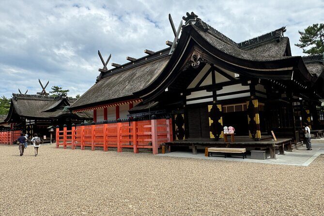 Osakas Hidden Gem: Sumiyoshi Taisha Shrine Tour in 90 Minutes - Sacred Stones and Spiritual Atmosphere