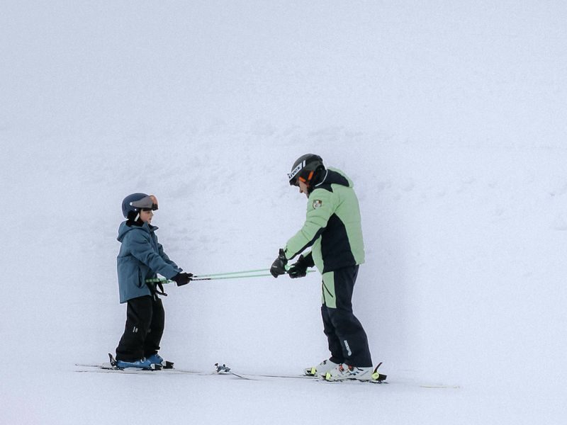 Otaru Asarigawa Onsen Ski Resort Day Trip: Professional Chinese and English instructors, one-person group, with complimentary photography service (departure from Sapporo, Hokkaido) - Should you book this Otaru ski day?