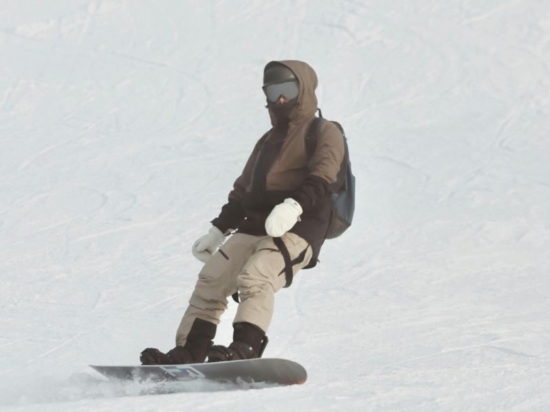 Otaru Asarigawa Onsen Ski Resort One-Day Ski Trip | Official Ski Resort Partner | Includes Photography Service | Departing from Sapporo, Hokkaido - Food, clothing, and what to pack