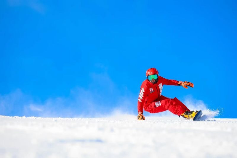 Otaru Asarigawa Ski Resort Ski & Snowboard Rental - From the information counter to the slope