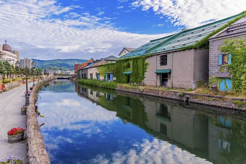 Otaru, Nikka Whisky & Shakotan Blue Full-Day Tour - Otaru gives the day a town stop