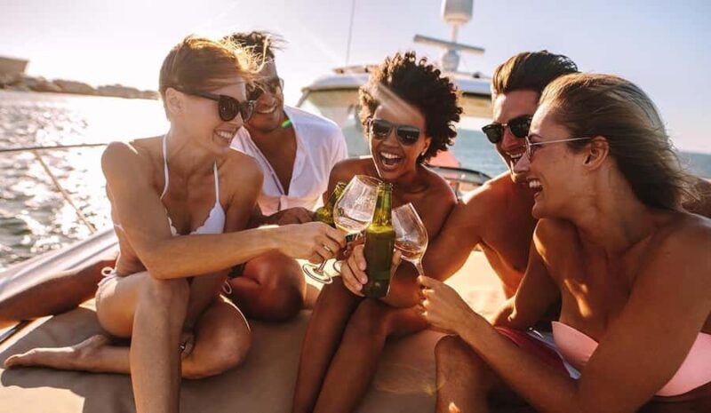 Ottawa: Downtown Yacht Cruise - Thur-Sun - 6 PM to 7 PM - Ottawa: Downtown Yacht Cruise - Thur-Sun - 6 PM to 7 PM