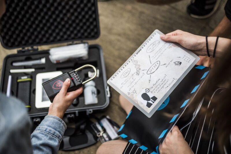 Outdoor Escape Game with Augmented Reality trough Zurich - Outdoor Escape Game with Augmented Reality in Zurich