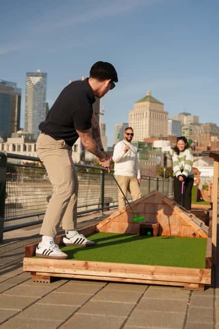 Outdoor mini golf in Montreal - Key Points