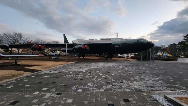 Outdoor tour of the war memorial museum of Korea - The Experience of Seeing Military Hardware Up Close