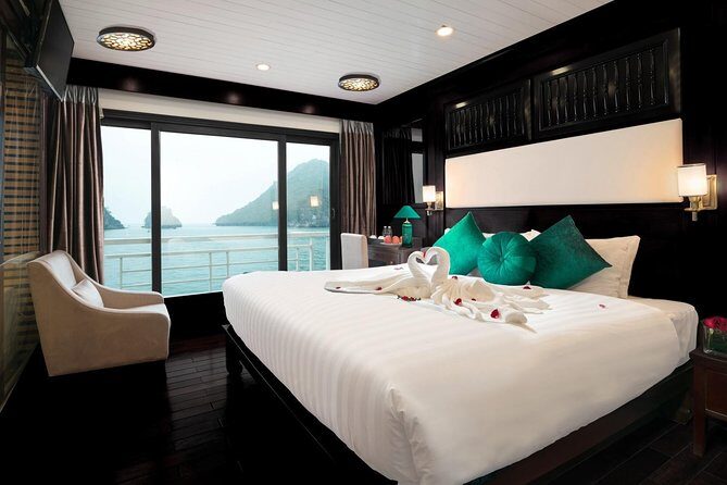 Overnight Luxury 5 Star Alisa Cruise with Meals, Kayak or Bamboo Boat - Key Points