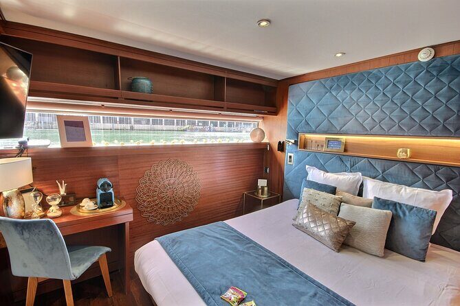 Overnight Stay onboard Paris Seine River Dinner with Cruise - What to Expect: A Step-by-Step Breakdown