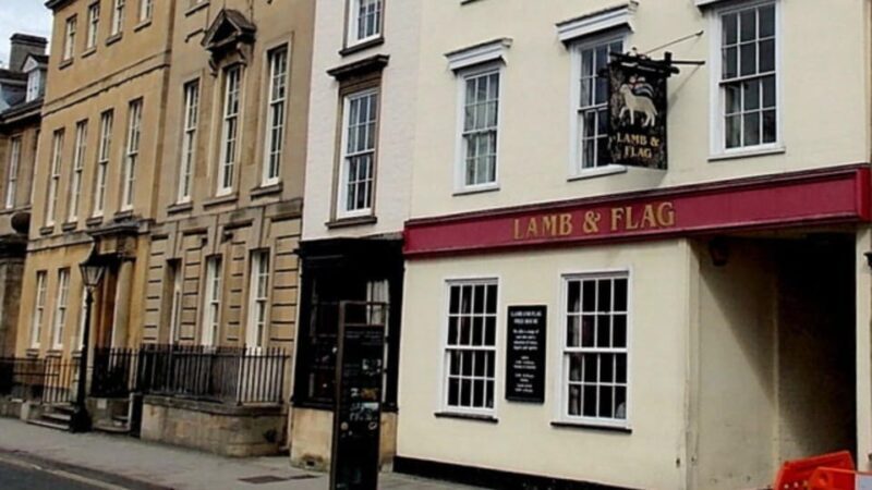 Oxford: Historic Pubs & Taverns Guided Walking Tour - Key Points