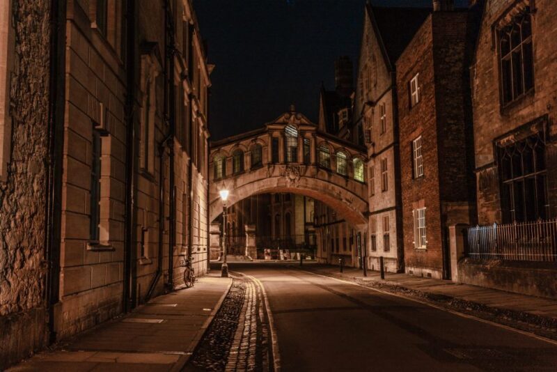 Oxford: Official Haunted Oxford Ghost Tour - Oxford: Official Haunted Oxford Ghost Tour - A Nighttime Spookfest Filled with History and Stories