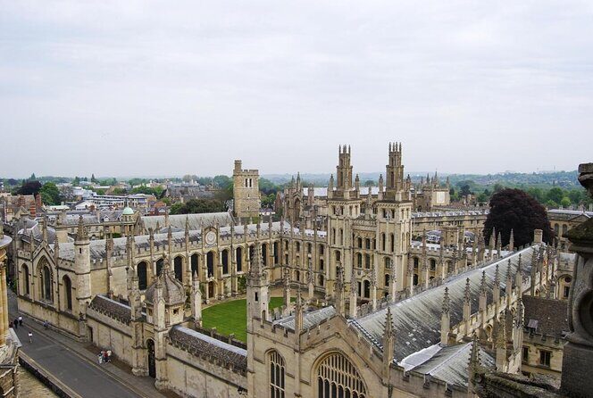 Oxford PRIVATE Pub and City Evening Walking Tour - Oxford PRIVATE Pub and City Evening Walking Tour: An Authentic Look at Oxford’s Nightlife and Heritage