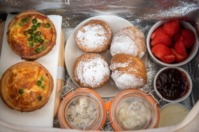 Oxford: Scenic Sightseeing Cruise with Gourmet Picnic - What to Expect on the Cruise